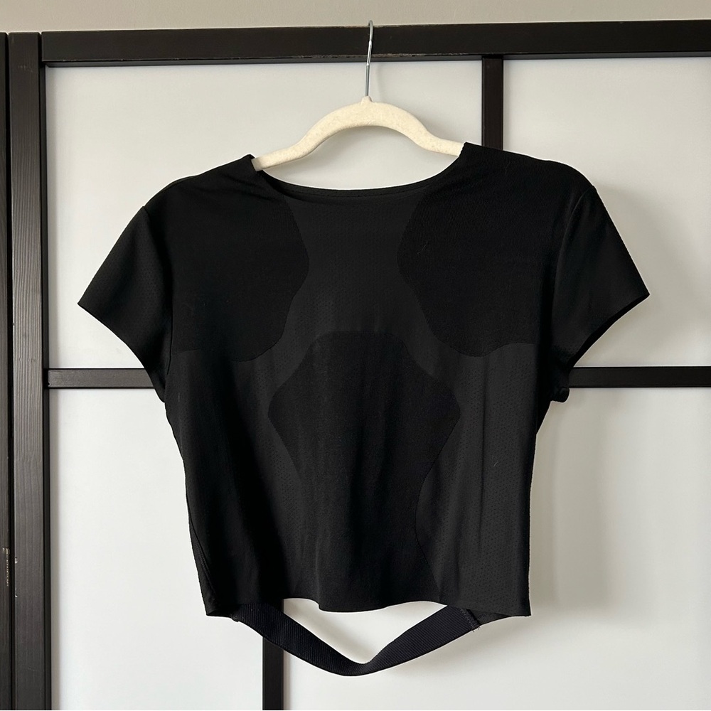 [L] Nike Women’s Black Crop Top Open Back Band Premium Tech Line Like New